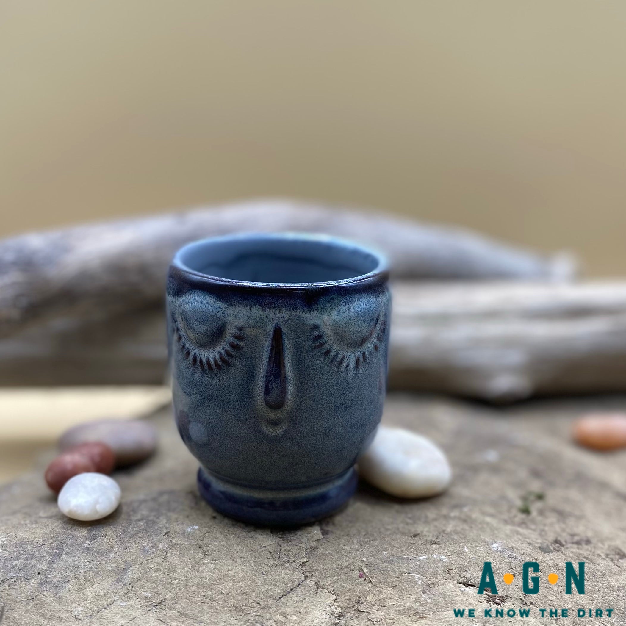 Face Pot w/Closed Eyes