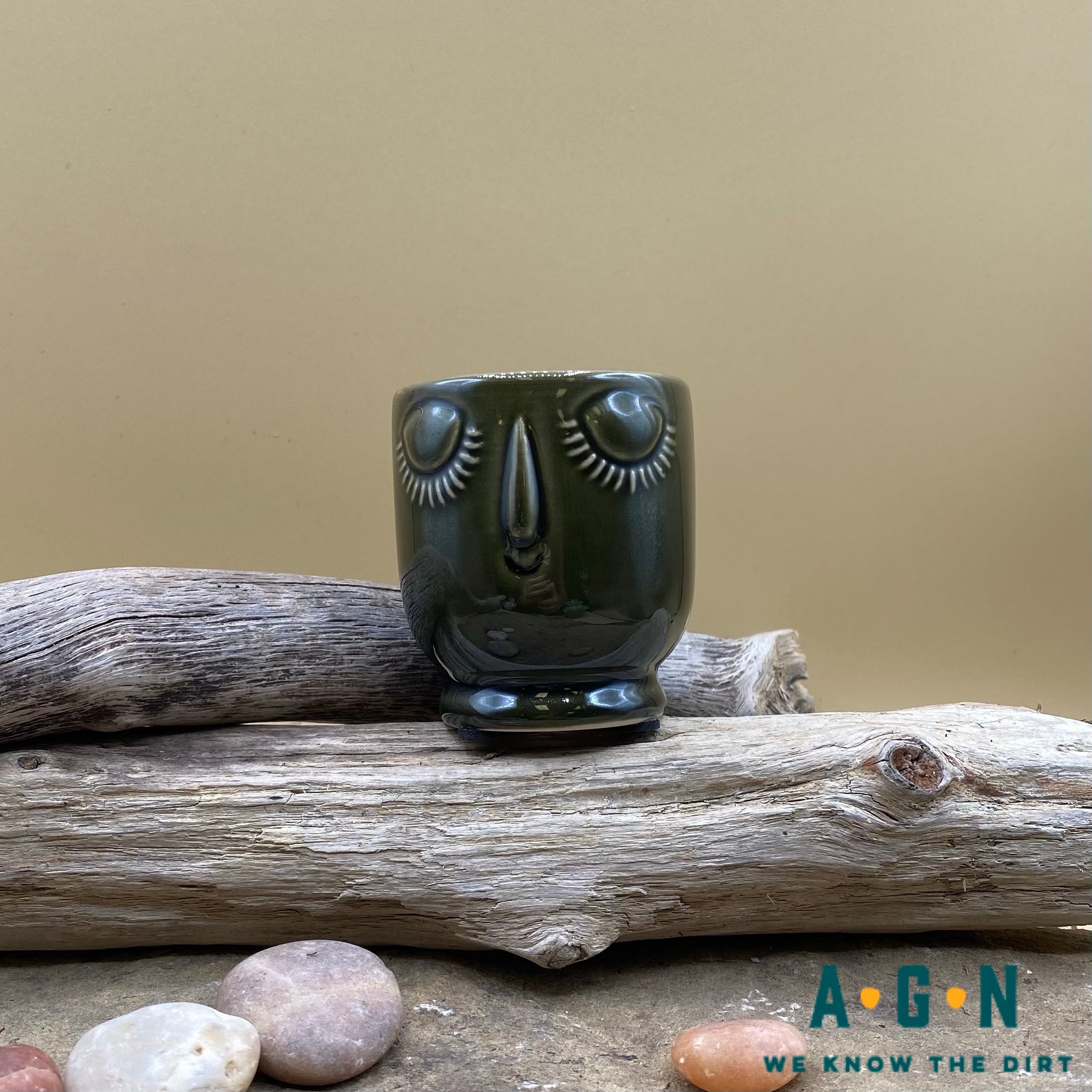 Face Pot w/Closed Eyes