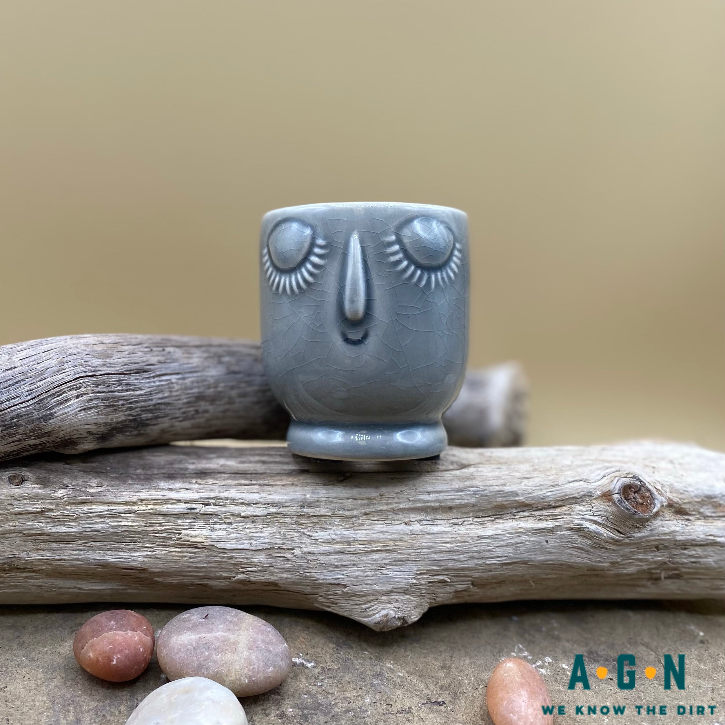 Face Pot w/Closed Eyes